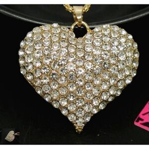 ✨ Betsey Johnson sparkling crystal heart ❤️ pendant ✨